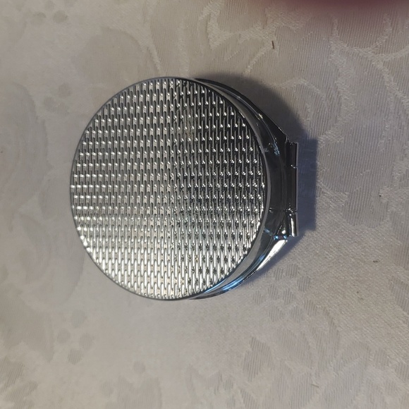 Travel Pill Box with Porcelain Top - Picture 2 of 4